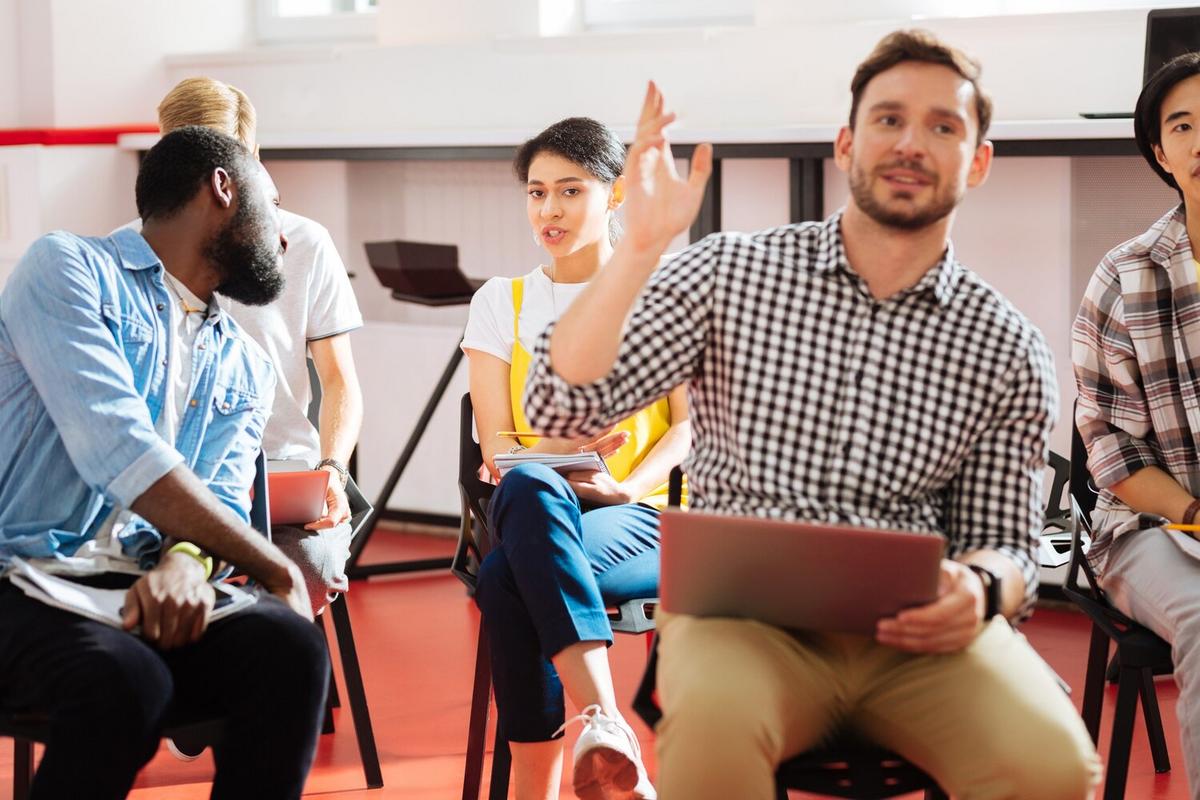 How to Stay Competitive in the Job Market Through Continuous Learning
