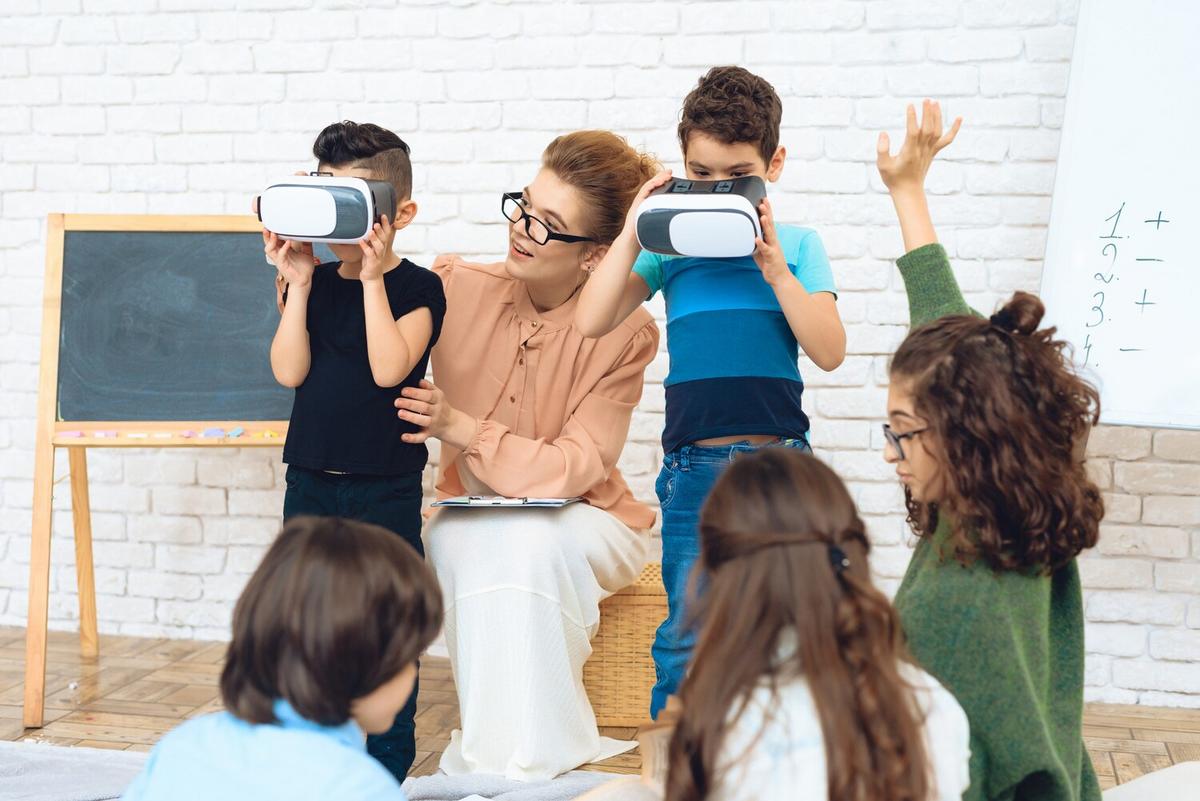 Virtual Reality in Education: Creating Immersive Learning Experiences